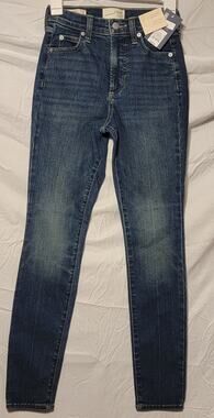 Universal Threads High-Rise Skinny Jeans size 2Reg